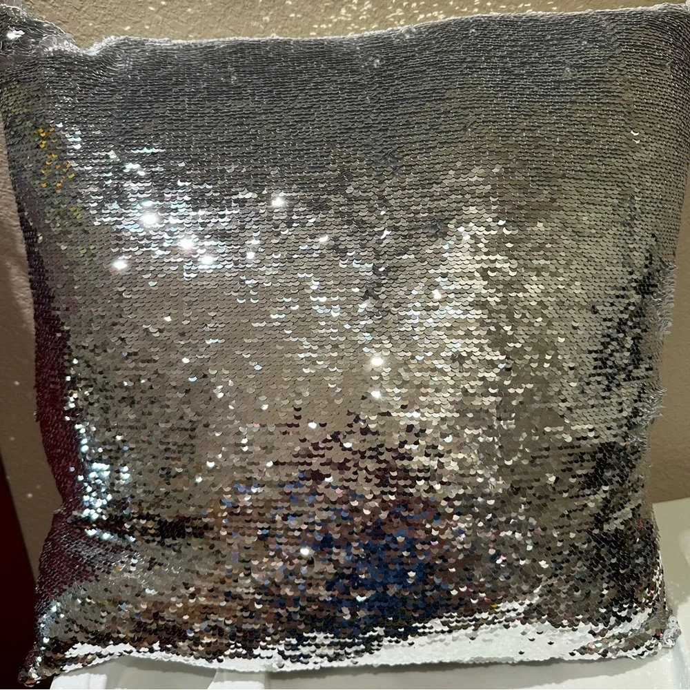NWOT Aviva Stanoff Square Silver/white Sequin & Satin Down Pillow w/zipper.